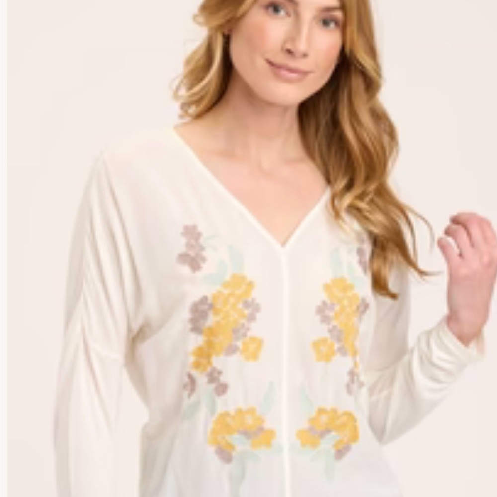 Xcvi Size large Floral Embroidered White Blouse, like new!